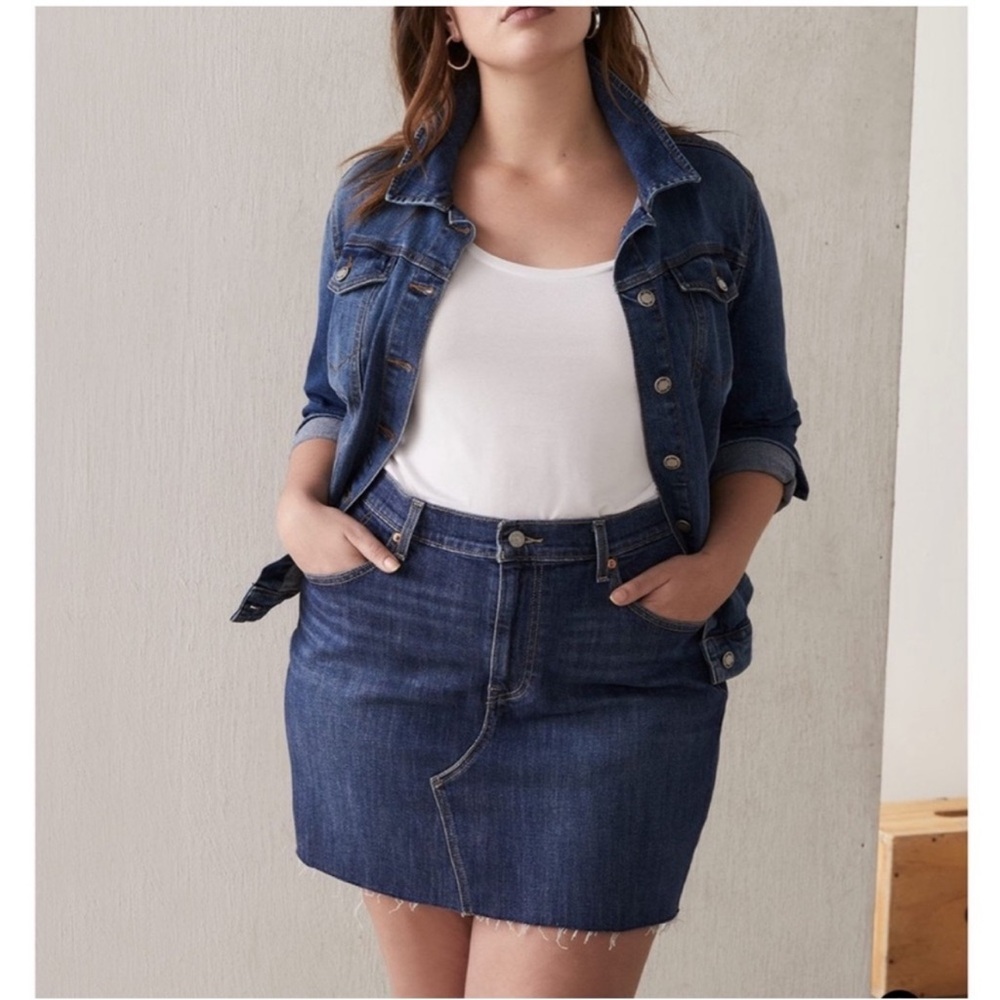 Levi’s mini casual country cowgirl cotton blend denim blue jean skirt size 22W